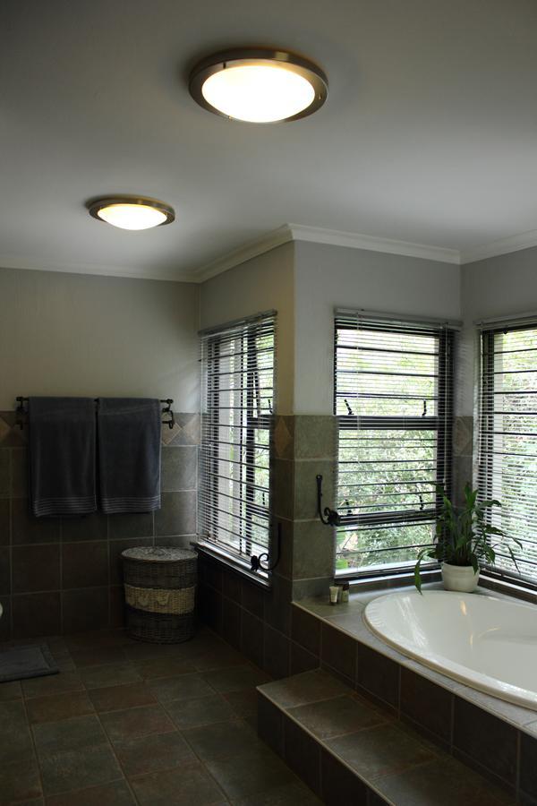 Koru Guesthouse พริทอเรีย ภายนอก รูปภาพ