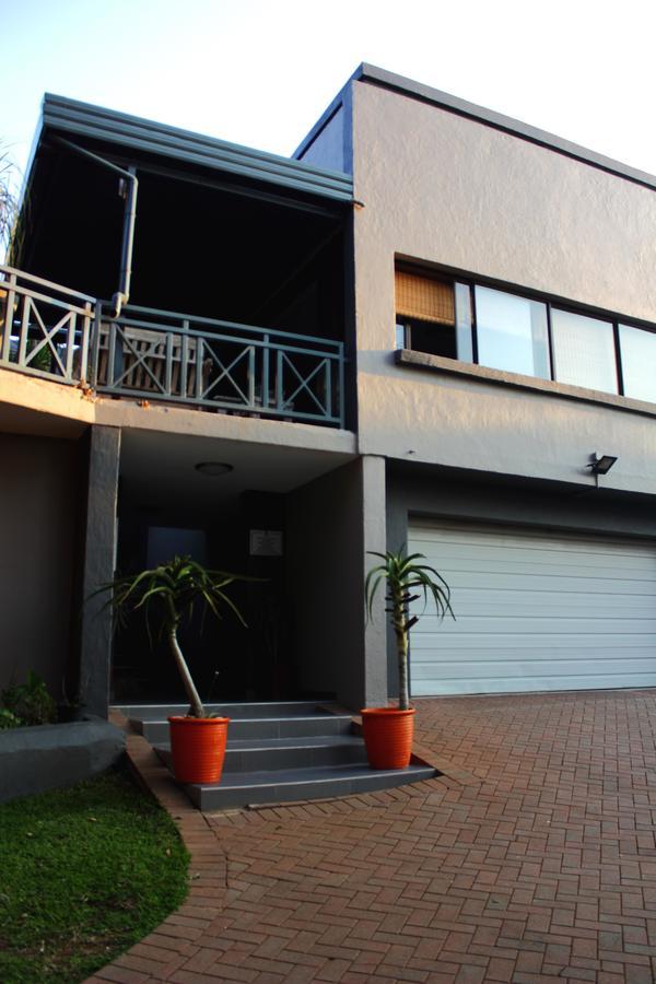 Koru Guesthouse พริทอเรีย ภายนอก รูปภาพ