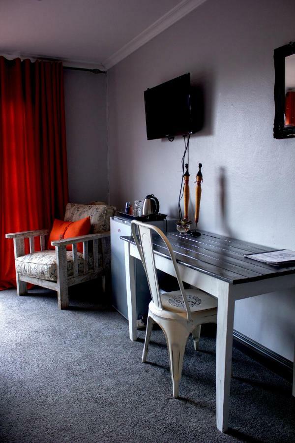 Koru Guesthouse พริทอเรีย ภายนอก รูปภาพ