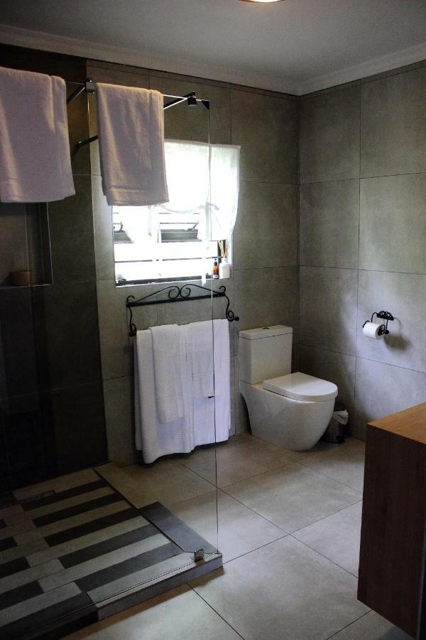 Koru Guesthouse พริทอเรีย ภายนอก รูปภาพ